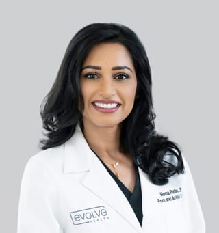 An Evolve Health podiatrist in a white lab coat