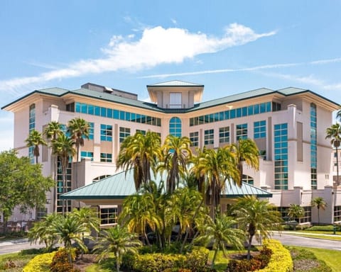 Outside the Evolve Health Sarasota office