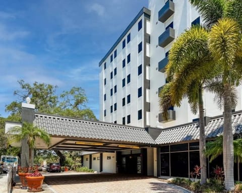 Outside the Evolve Health Tampa - Habana office