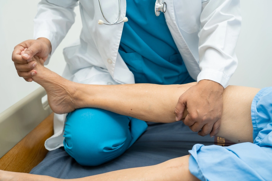 Patient verifies benefits with a UnitedHealthcare podiatrist near me before bookin
